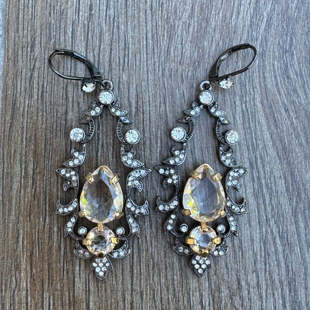 Crystal drop statement earrings stunning  2”  wedding